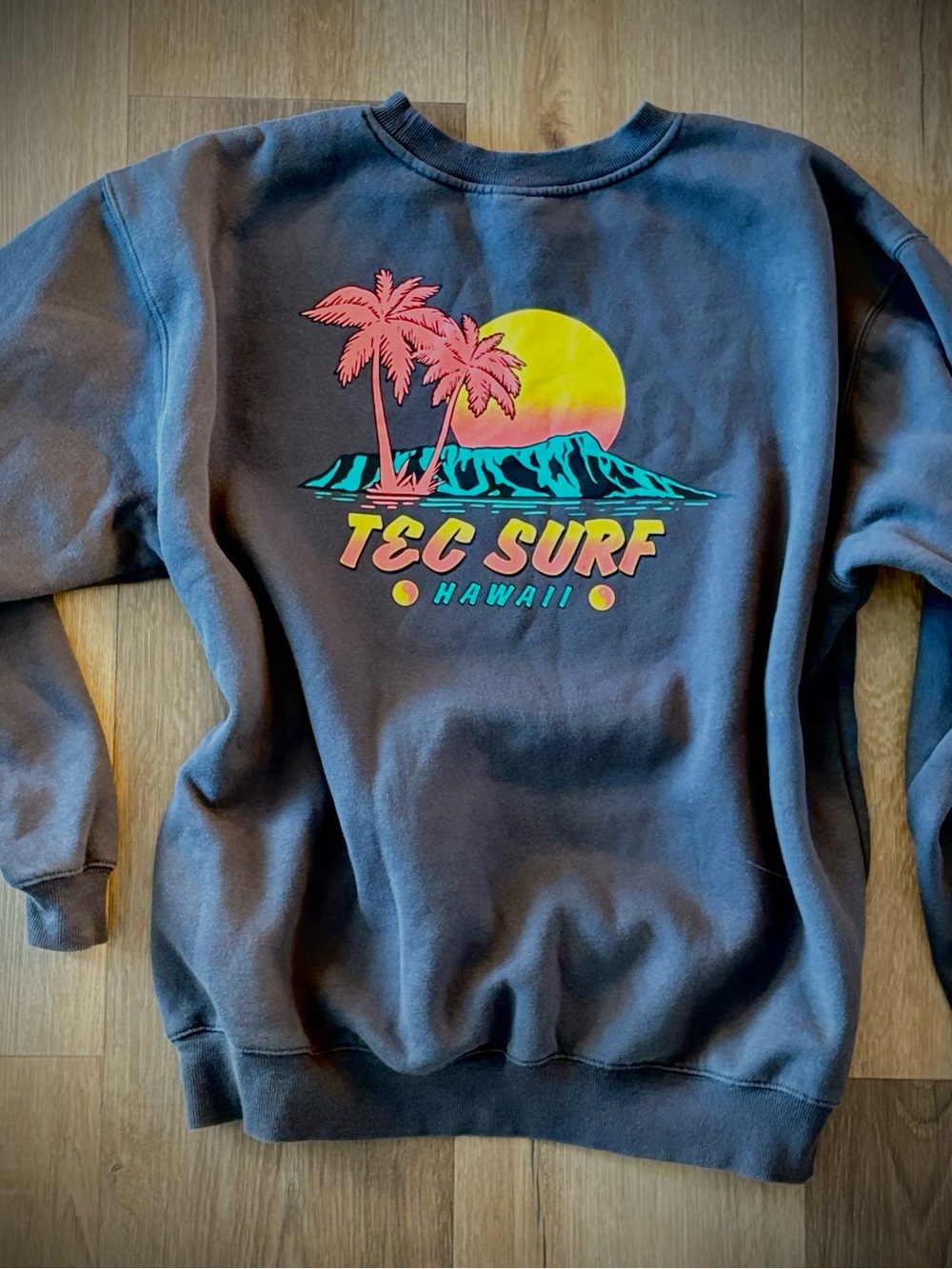 Vintage Retro90's T&C SURF Designs Hawaii Graphic Crewneck Sweatshirt Large